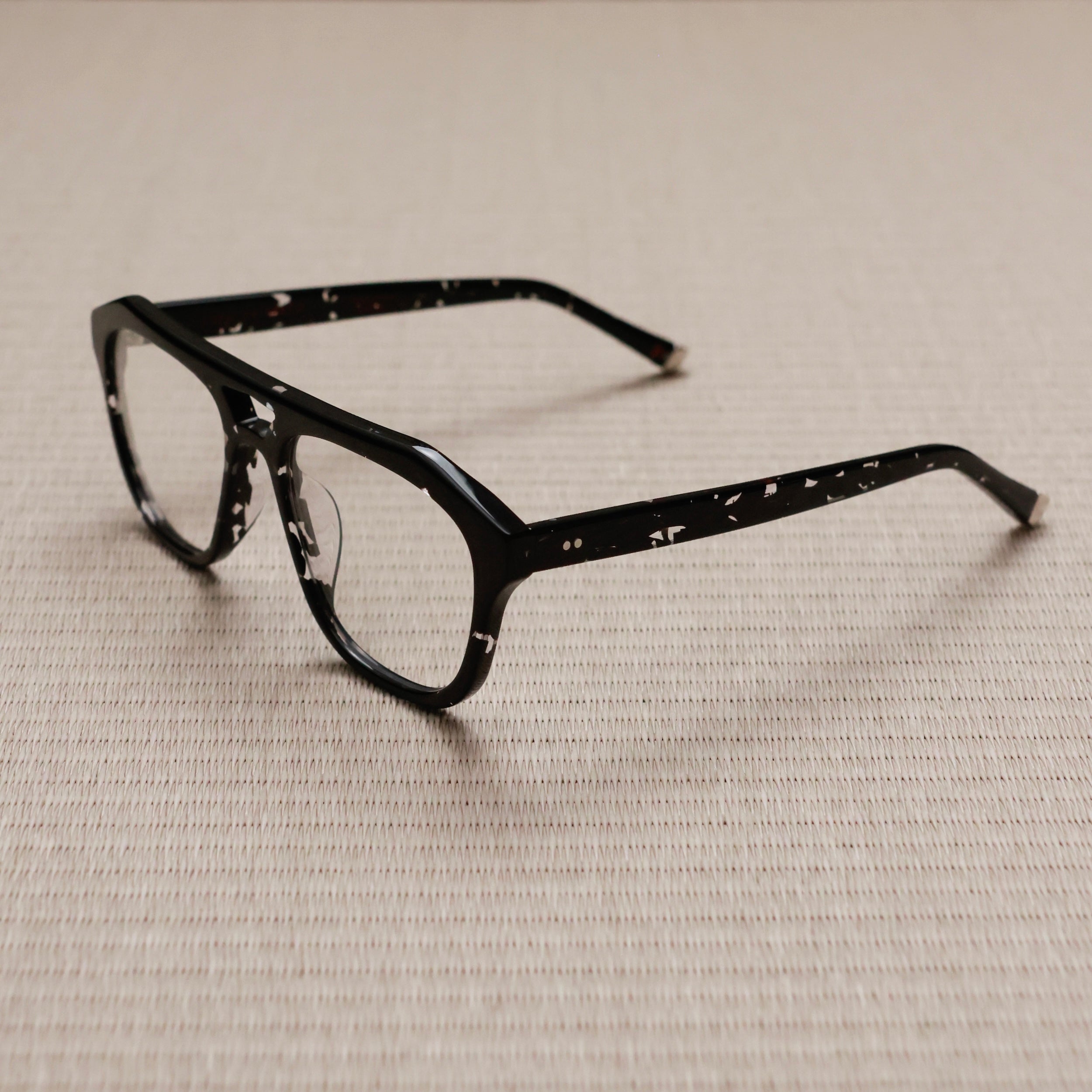 モデル THEO ナイトブラック｜メガネ